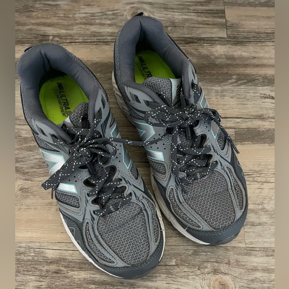 NEW BALANCE Womens Size 8 Trail Running All Terrain WT510LG3 Shoes
